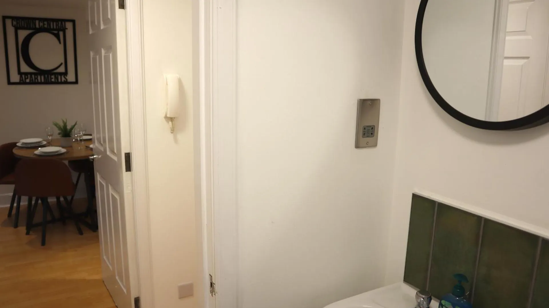 Crown Central Apartments 阿伯丁