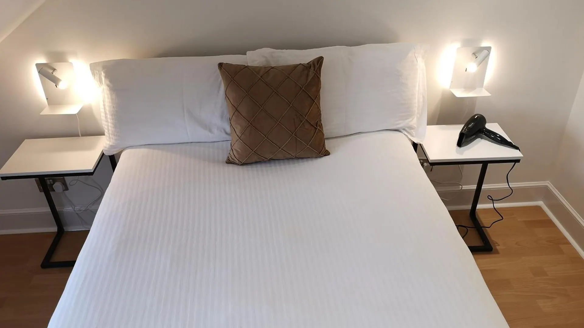 Crown Central Apartments 阿伯丁